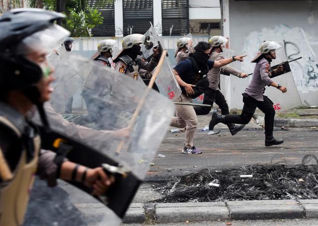 印尼骚乱 6死200伤