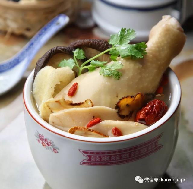 新加坡“國民食堂”，讓你吹著空調吃地道街頭美食