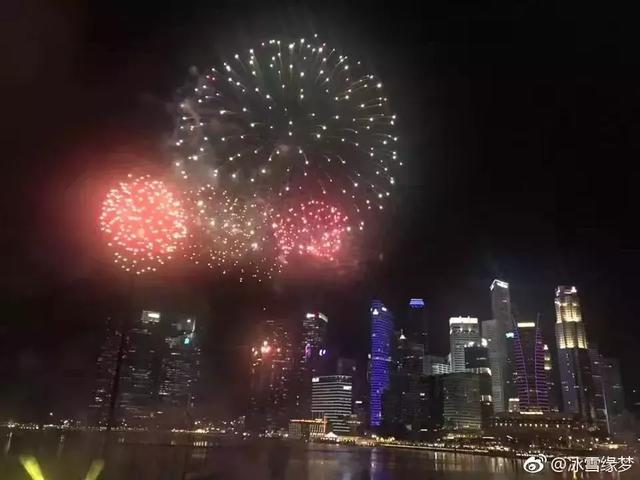 新加坡盛大煙花！2019跨年夜美翻了~