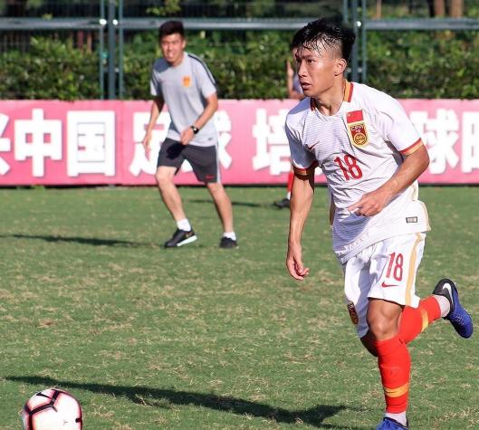多次空门不进+逃红牌!U19国足2-0新加坡,末轮恐遭韩国队吊打