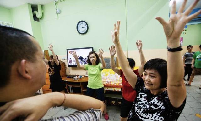 這是一個有溫暖的社會,新加坡義工舞蹈團爲智障者載歌載舞