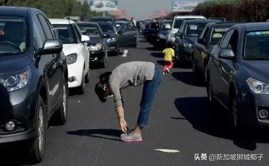 在新加坡小長假出行有多難？堵了18個小時才到家...