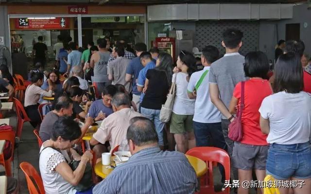 “我在新加坡食阁吃饭时，竟被逼买饮料！”