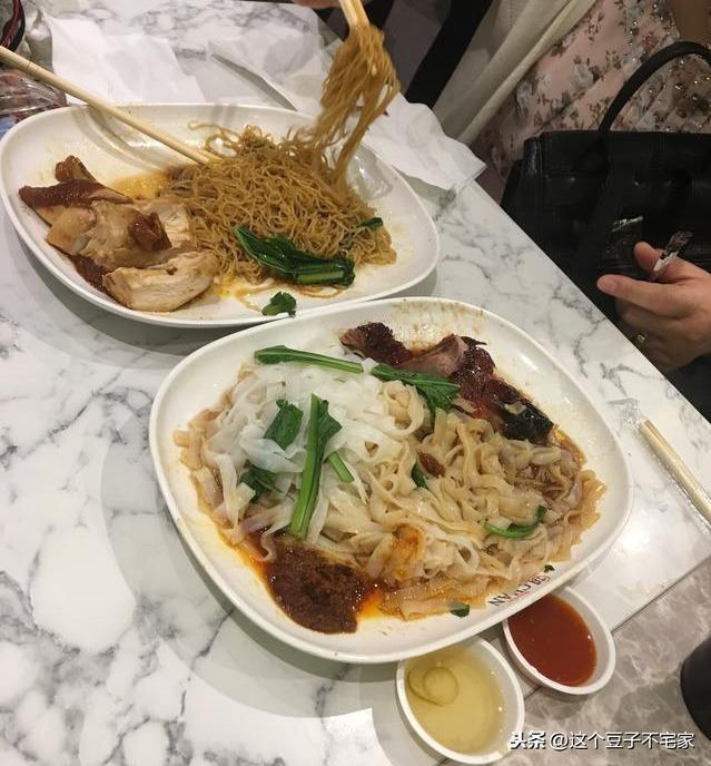 在新加坡的唐人街，花27块钱，吃世界上最便宜的米其林餐厅