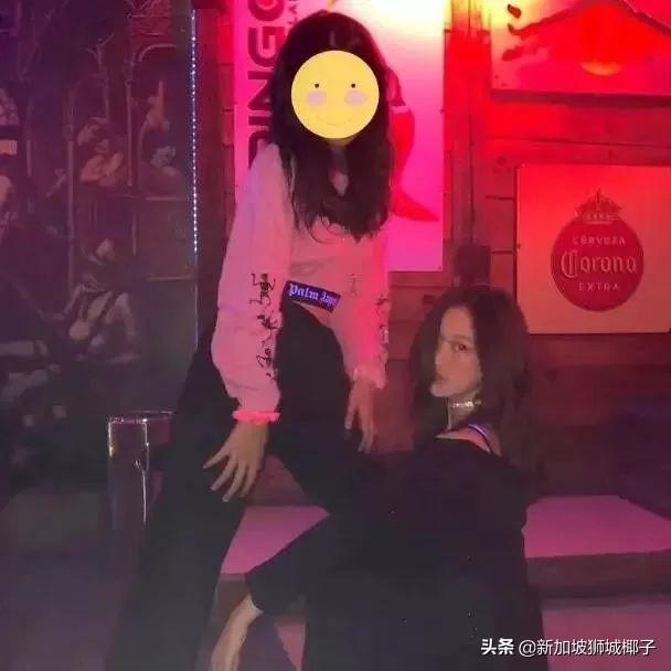 王菲女儿李嫣惹争议，新加坡网友留言力挺