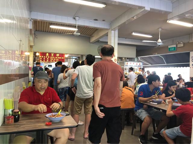 新加坡排队到爆著名的美芝律大虾面是怎么样的？