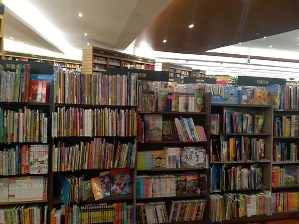探访新加坡纪伊国屋书店：“东南亚最大书店”里的中英日文书