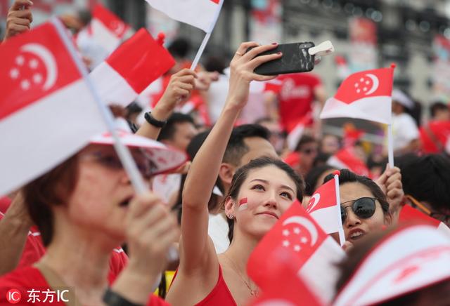 新加坡舉行隆重慶祝活動 紀念第53個國慶日