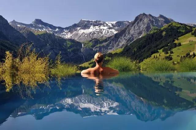 跳入世界上最棒的11處無邊泳池，絕世美景入懷來