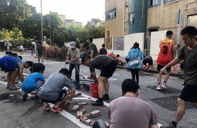 香港一日丨清理香港街頭的垃圾