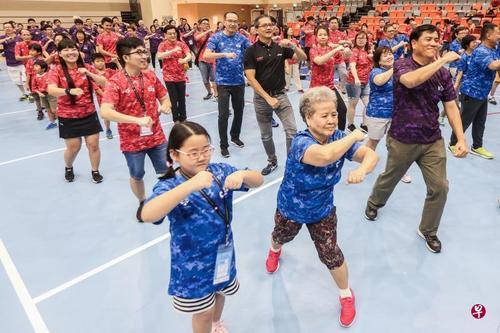 新加坡華助會首次舉辦義工家庭日 感受助人之樂