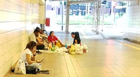 網友：新加坡宏茂橋的女傭太“熱情”，受不了