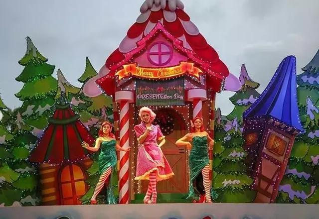新加坡环球影城化身圣诞新年的梦幻世界，精彩刺激大升级～