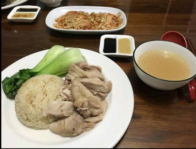 新加坡的传统名菜——海南鸡饭