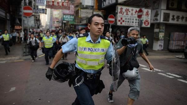 香港警察开枪，暴力示威者被当场击毙是法律正义