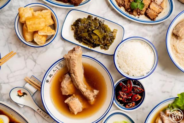 走紅40年的新加坡國民肉骨茶，周董、發哥、林俊傑…都是它的粉絲，大陸首店杭州明天開業
