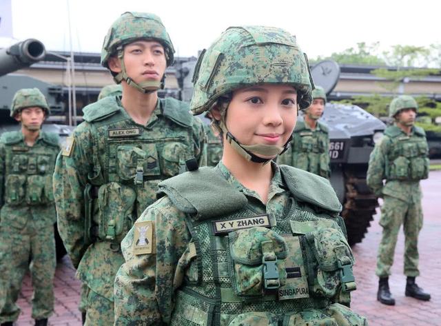 新加坡漂亮女兵图集，其中一个装甲女兵颜值超过许多一线女明星