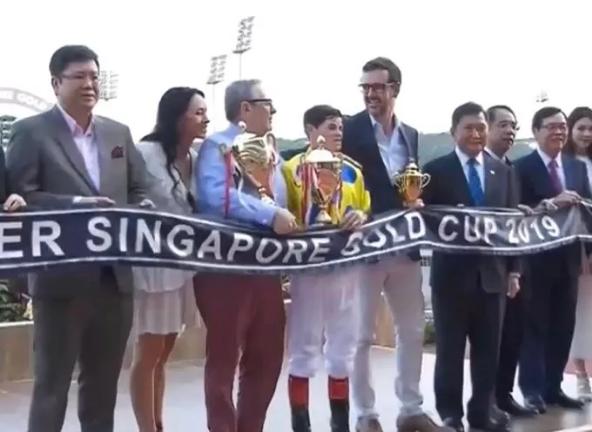 一周夺2项一级赛桂冠，七届墨尔本冠军攻下“新加坡金杯”
