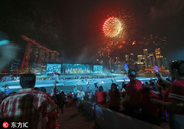 新加坡舉行隆重慶祝活動 紀念第53個國慶日