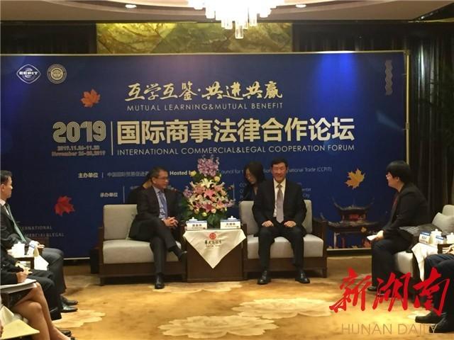 沈德咏会见出席2019中国国际商事法律合作论坛的新加坡客人