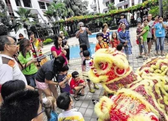 全世界华人都过春节，新加坡人的春节，有这些特点。