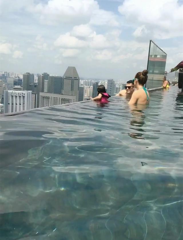 新加坡天空之城高空泳池，不一样的游泳体验