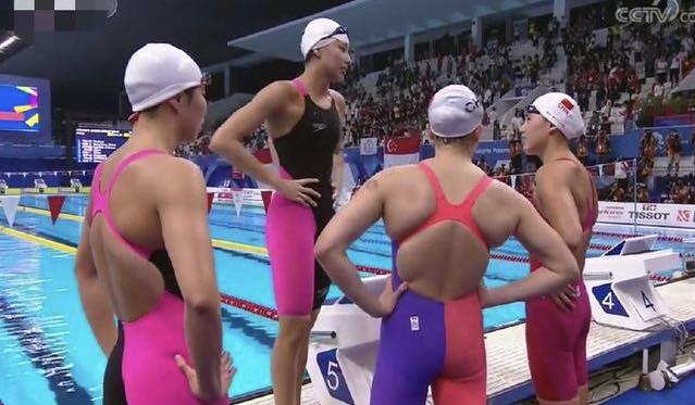 雅加达游泳坑，中国队、韩国队相继跌坑，新加坡幸运摘铜