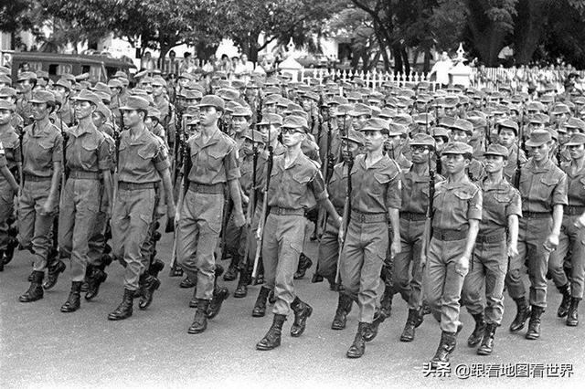 新加坡軍隊進化史：夾縫求生下的“小國國防”戰略