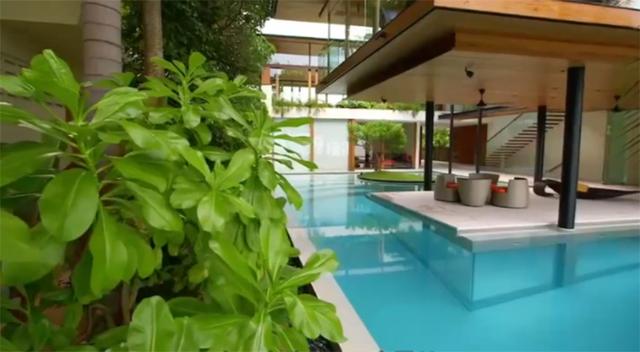 新加坡土豪打造1379万泳池，家里不用走路，可以直接游过去