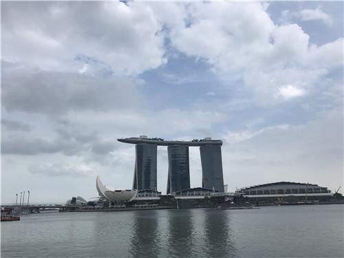 新加坡是一个怎样的国家？