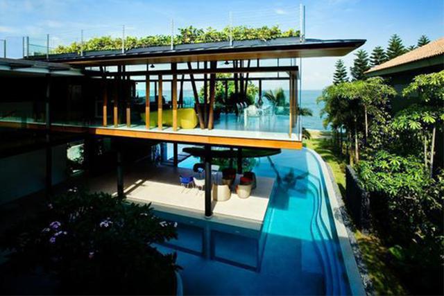 新加坡土豪打造1379万泳池，家里不用走路，可以直接游过去