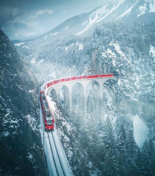 通往冰雪王国的列车