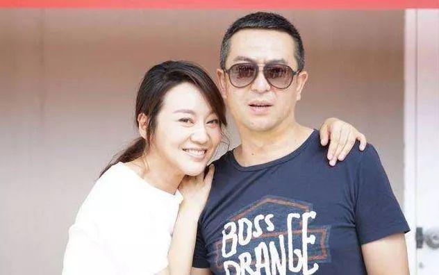 张嘉译“藏”了10多年的老婆这么美，终于明白为啥看不上王晓晨