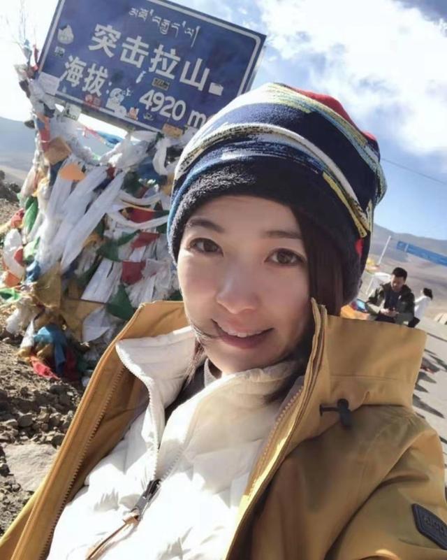 为一览美景挑战海拔5200米 新晋“晶女郎”险跌山底称毕生难忘