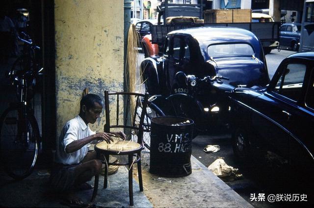 1960年的新加坡，罕见街拍老照片，这才是新加坡的60年代生活