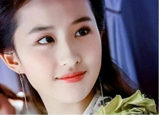 神仙姐姐劉亦菲素顔亮相，面容憔悴，網友嘲諷：還不如普通人