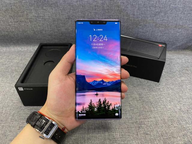 从苹果7换到华为Mate30 Pro，亮屏瞬间：不敢相信这是华为手机