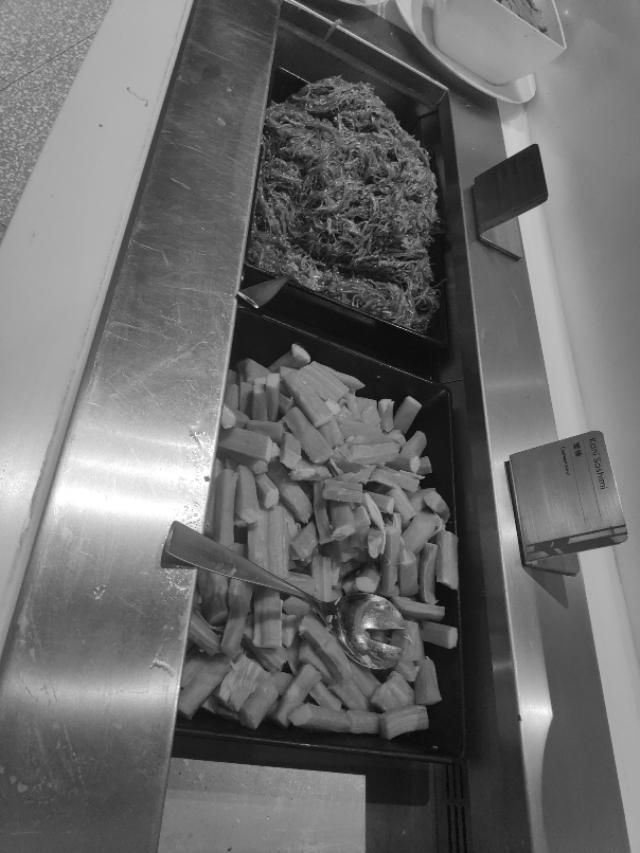 普吉島王權免稅店吃免費自助餐,大蝦不再自取,像在國內吃大席