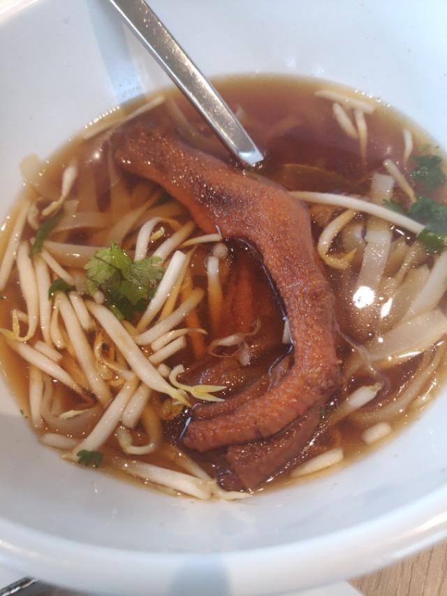 普吉島王權免稅店吃免費自助餐,大蝦不再自取,像在國內吃大席