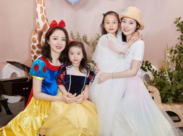 又来趁热度，李小璐绯闻男友晒同款秀恩爱，被网友回怼