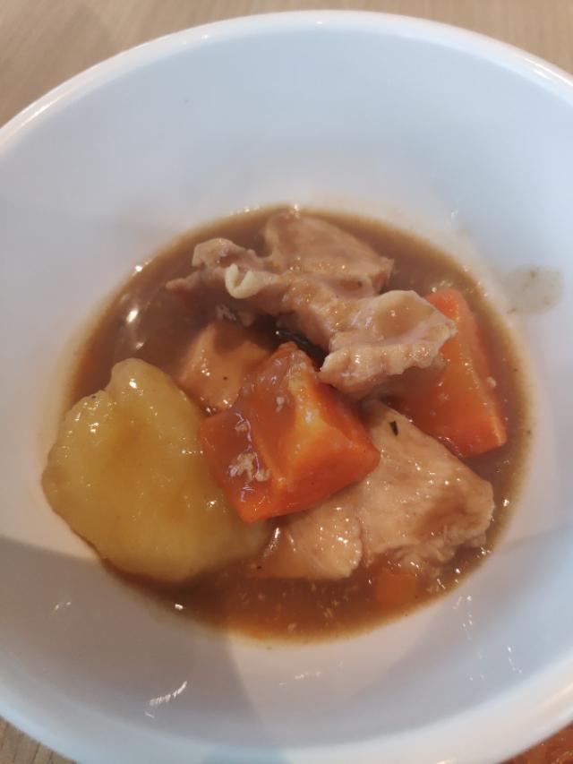 普吉島王權免稅店吃免費自助餐,大蝦不再自取,像在國內吃大席