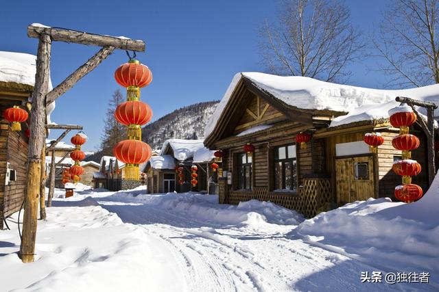 冬季去哪里，大红灯笼下的梦幻雪世界