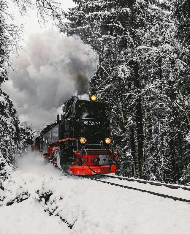 通往冰雪王国的列车