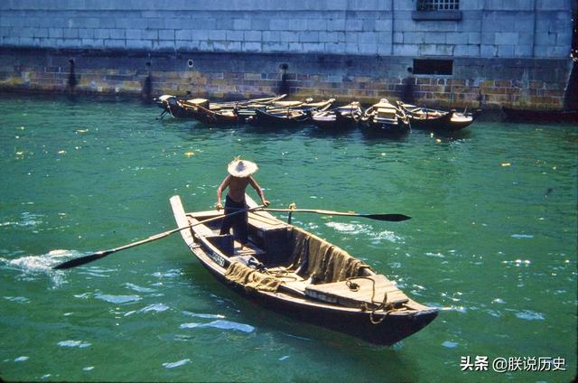 1960年的新加坡，罕见街拍老照片，这才是新加坡的60年代生活