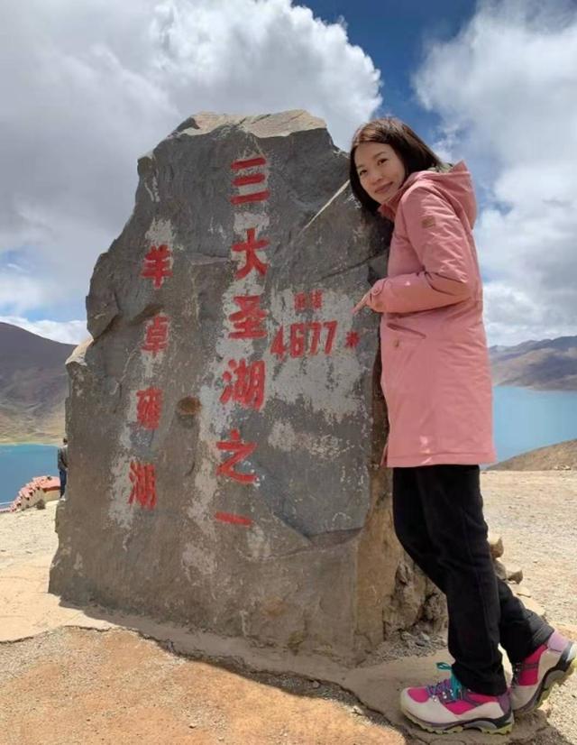 为一览美景挑战海拔5200米 新晋“晶女郎”险跌山底称毕生难忘