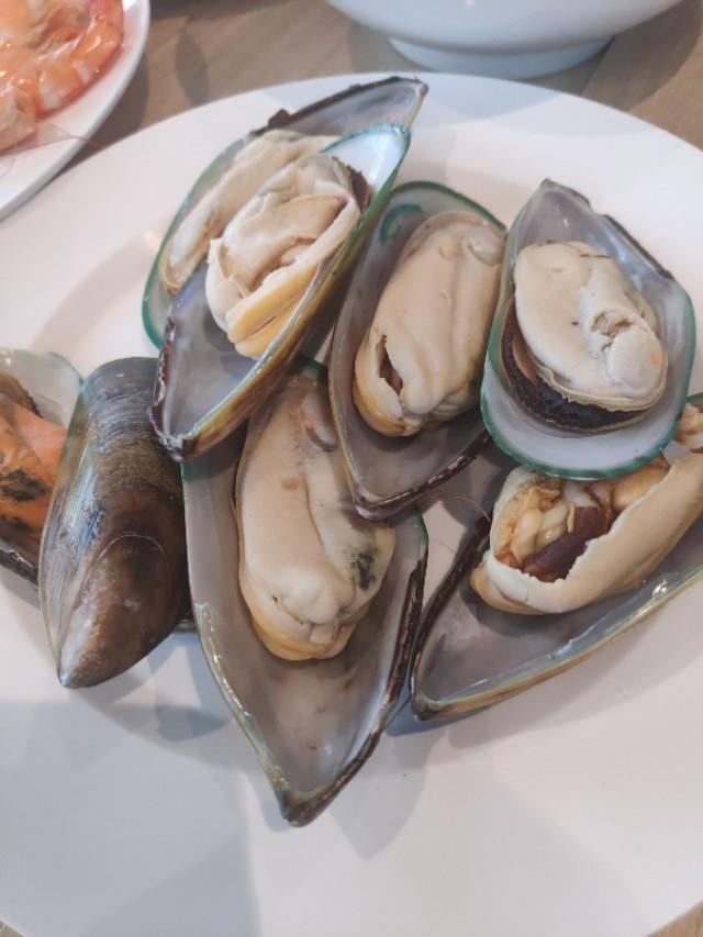 普吉島王權免稅店吃免費自助餐,大蝦不再自取,像在國內吃大席