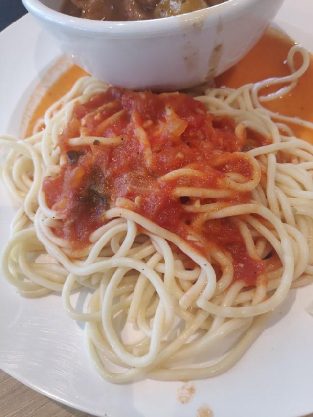 普吉島王權免稅店吃免費自助餐,大蝦不再自取,像在國內吃大席