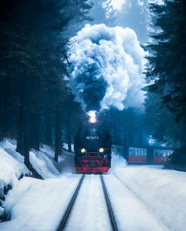 通往冰雪王国的列车