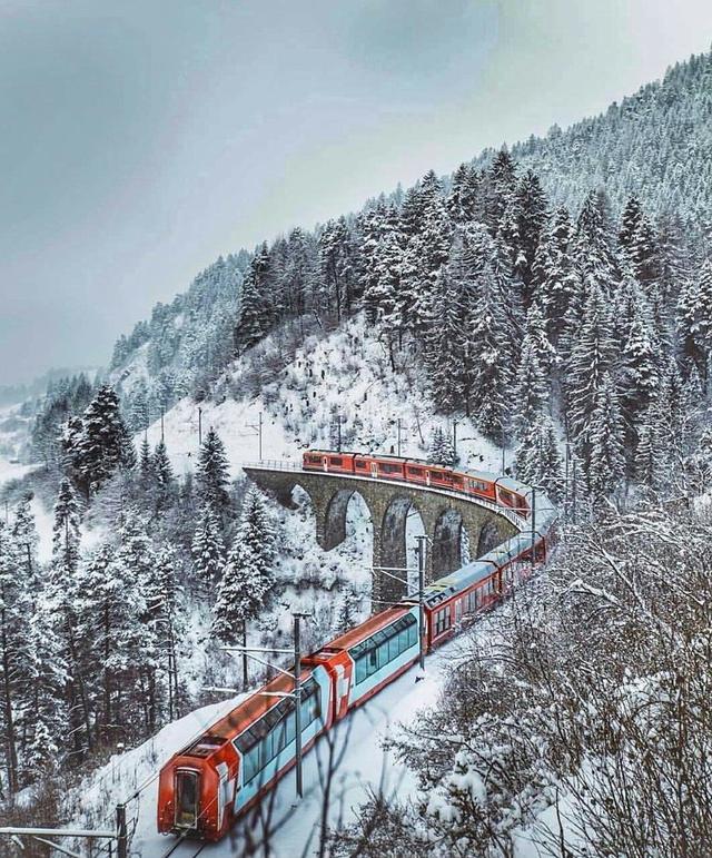 通往冰雪王国的列车