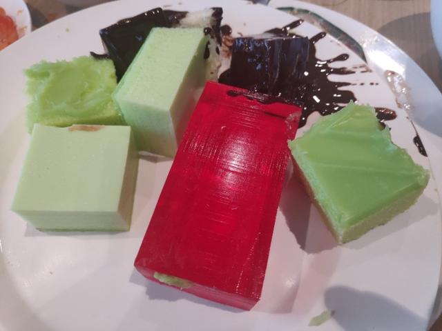 普吉島王權免稅店吃免費自助餐,大蝦不再自取,像在國內吃大席